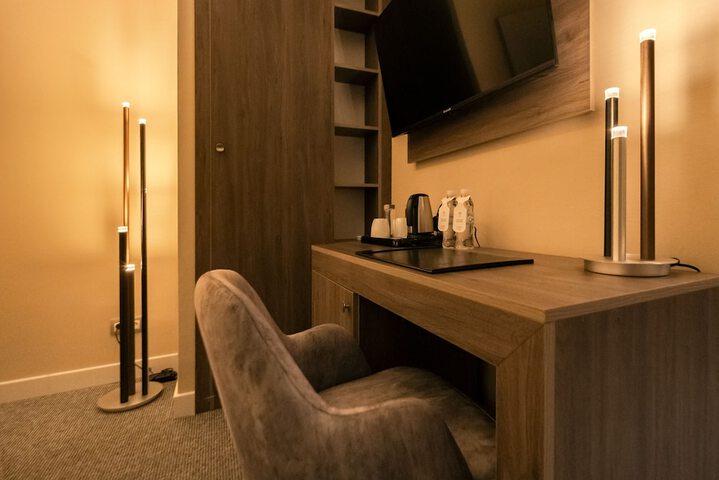 Room 8 of 31
