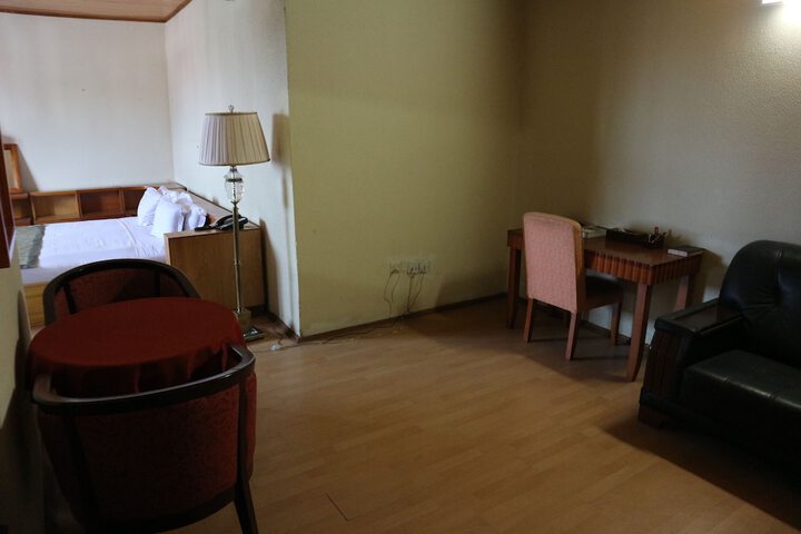 Room 32 of 54