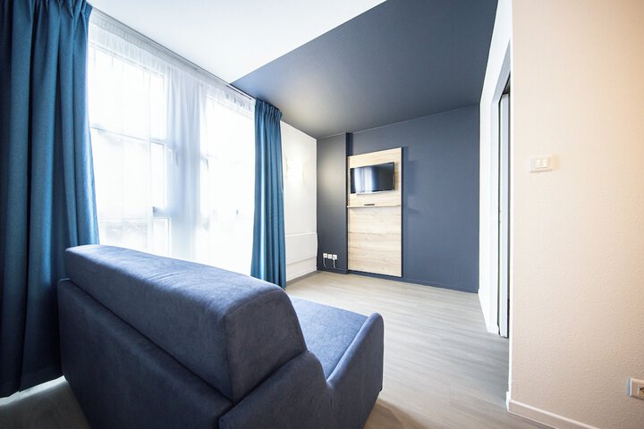 Room 21 of 42