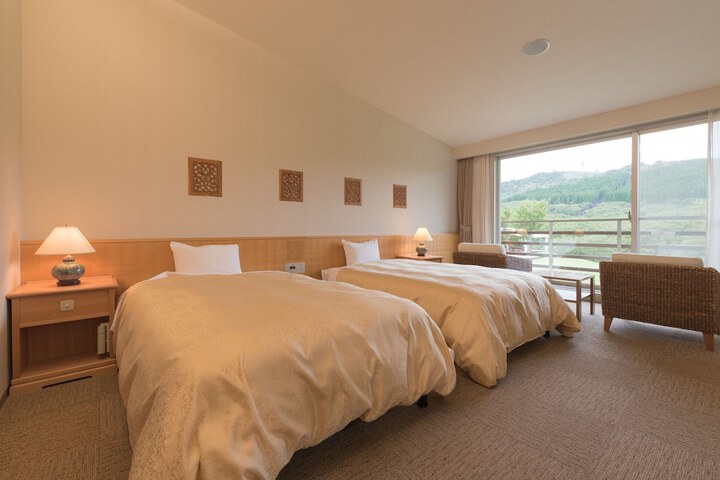 Room 3 of 76