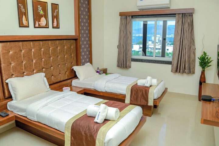 Room 6 of 14