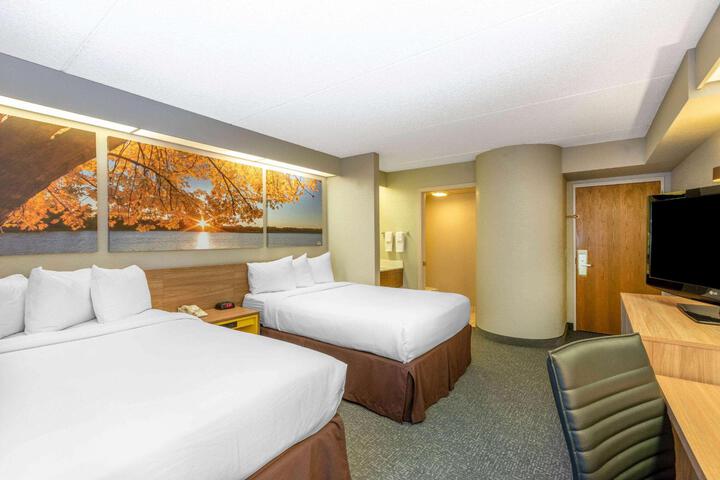 2 Double Beds (8 of 9)