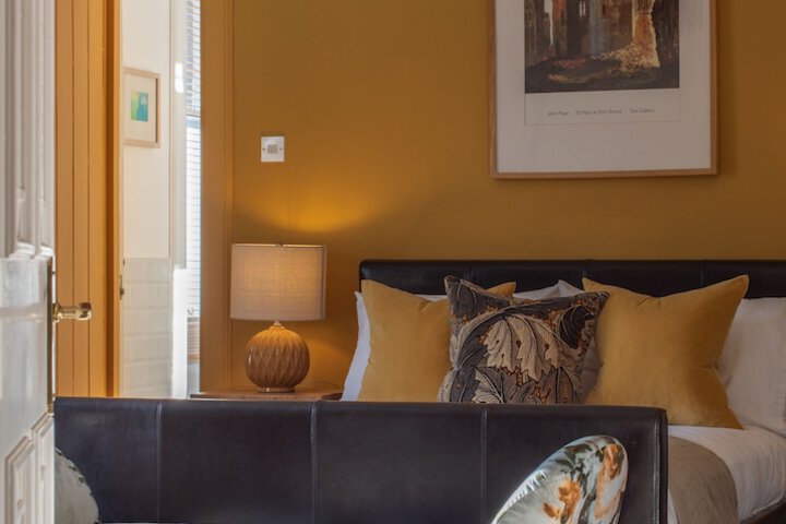 Room 4 of 28