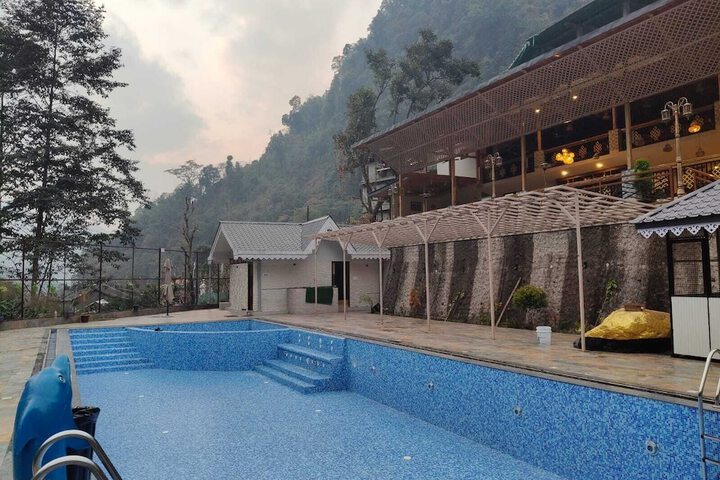 Pool 43 of 73