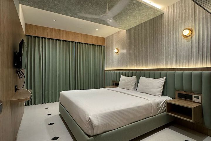 Room 5 of 28