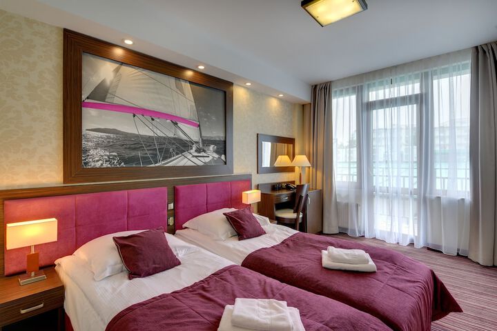 Room 8 of 70