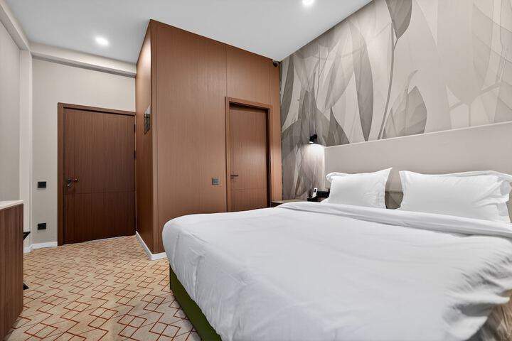 Room 9 of 31