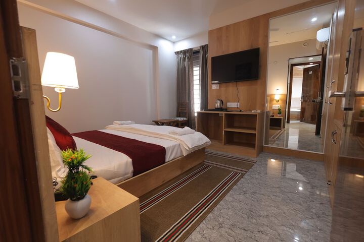 Room 3 of 16