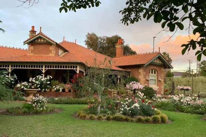 Hotel Exterior 33 of 35