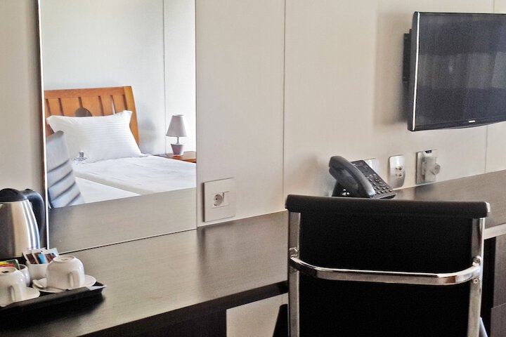 Room 3 of 16