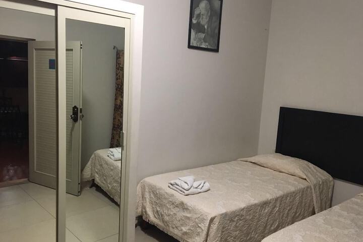 Room 17 of 38