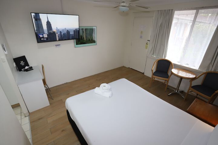 Room 27 of 121