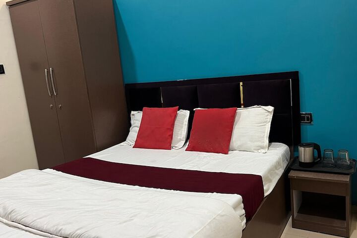 Room 7 of 11