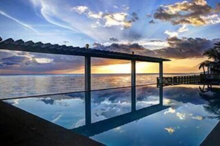 Pool Hotel