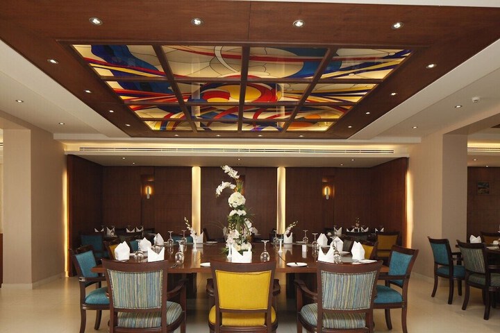 Dining 39 of 64
