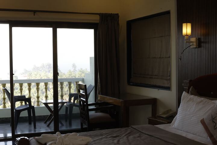 Room 52 of 100