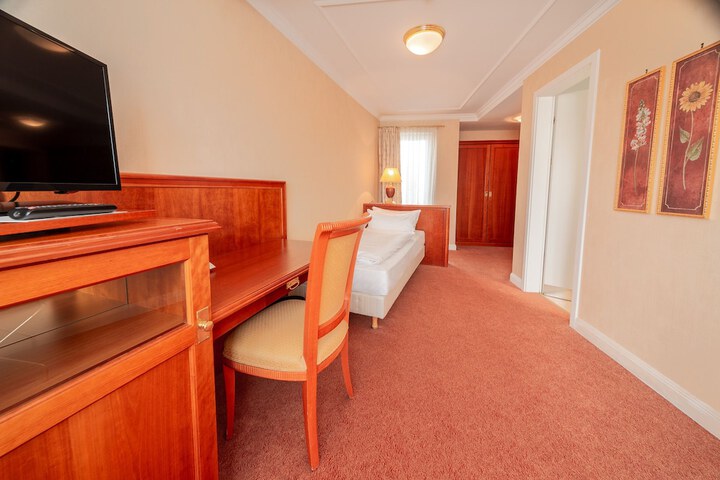 Room 8 of 84