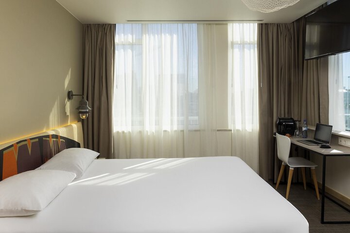 Room 15 of 97