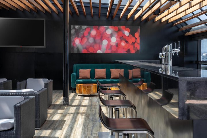 Lounge 64 of 84