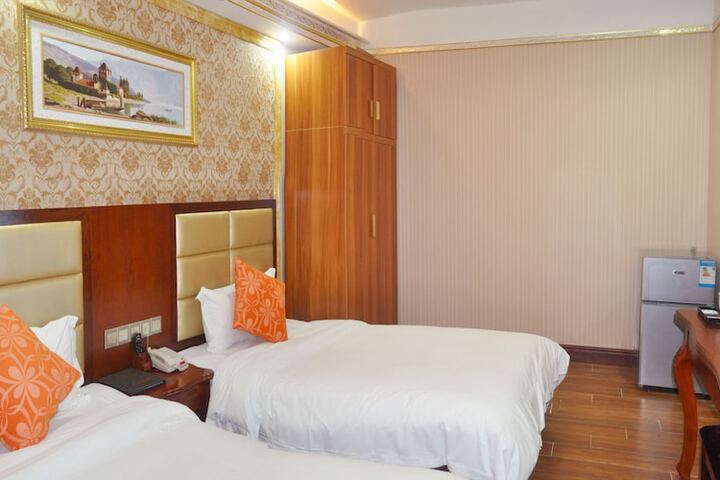 Room 12 of 20