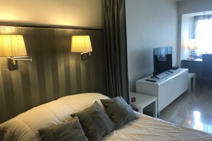 Room 16 of 18