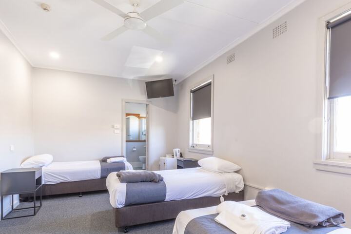 Room 4 of 43