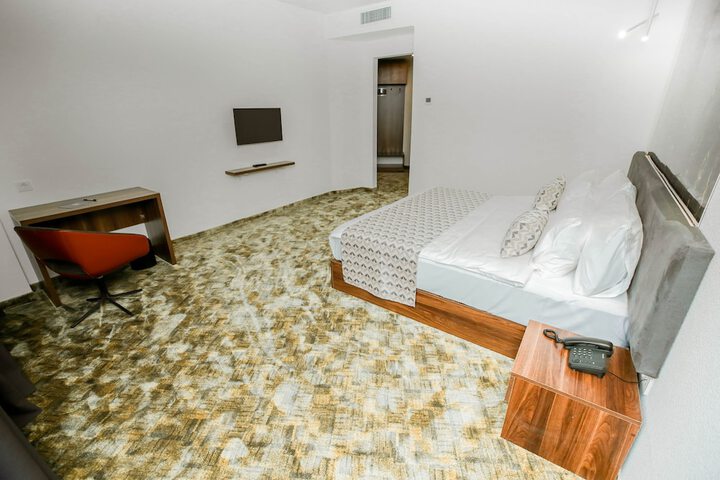 Room 41 of 85