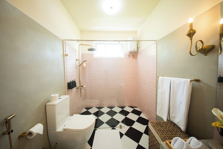 Room 13 of 37