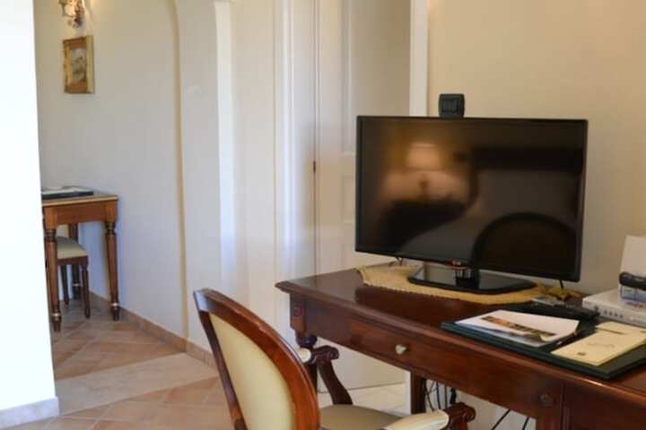 Room 5 of 106