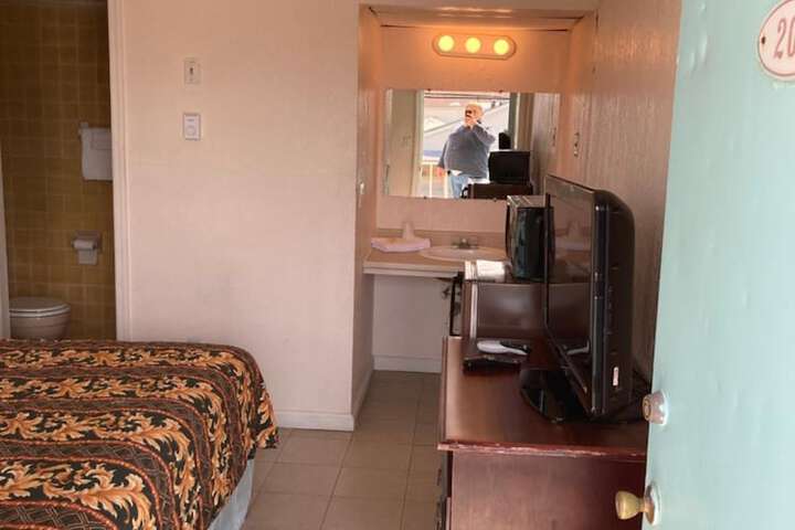 Room 15 of 53
