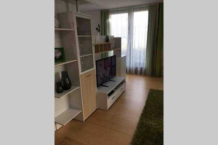 Room 4 of 9