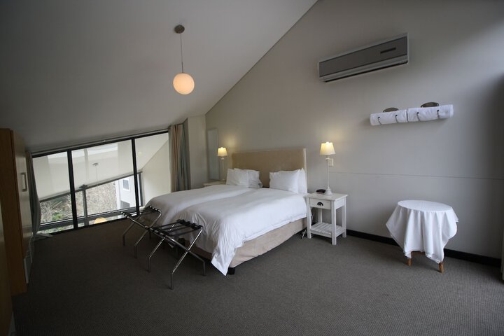 Room 4 of 35
