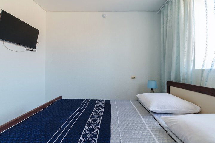 Room 10 of 33