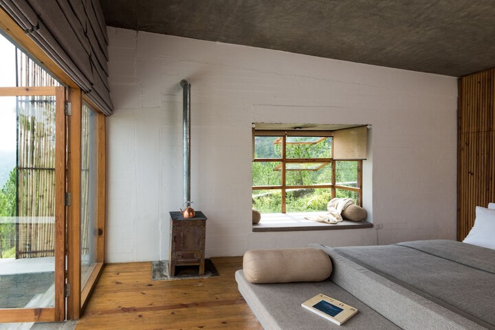 Room 4 of 15