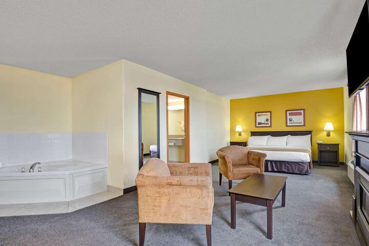 1 King Bed (8 of 8)