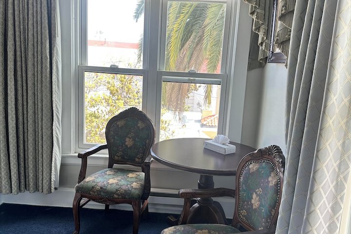 Room 5 of 37