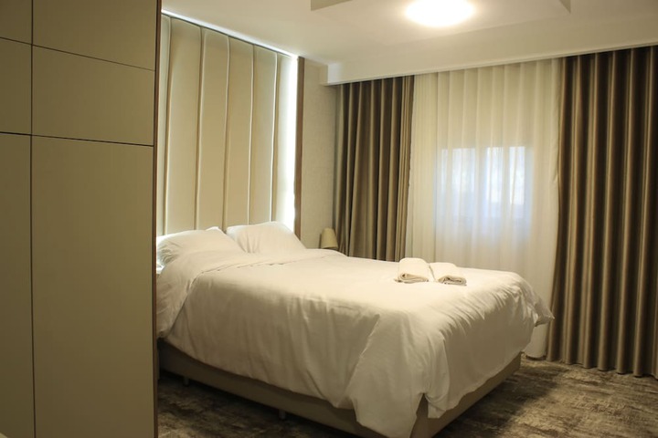 Room 30 of 48