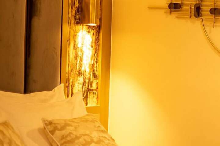 Room 6 of 10