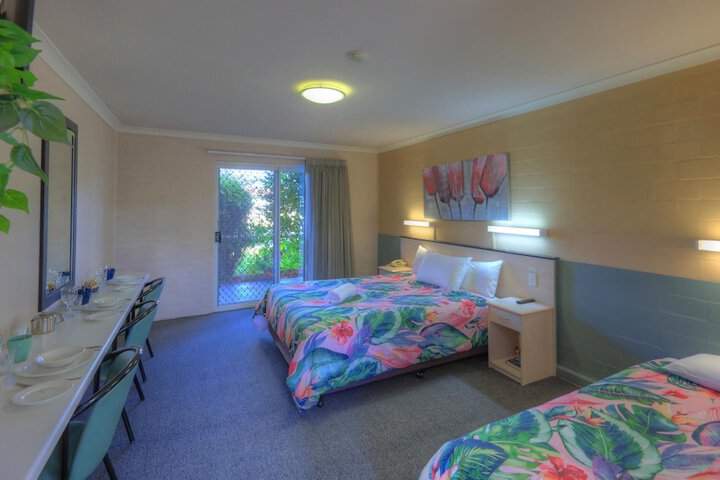 Room 4 of 38