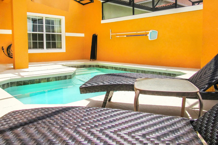 Pool 10 of 17