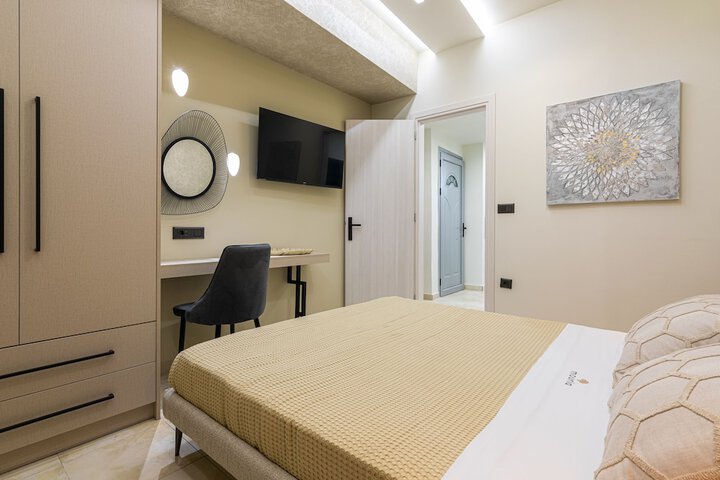 Room 33 of 89