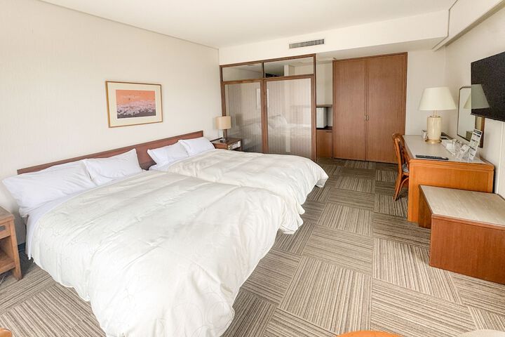 Room 7 of 17