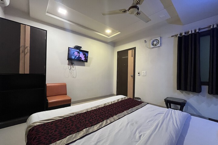 Room 4 of 14