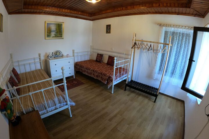 Room 10 of 26