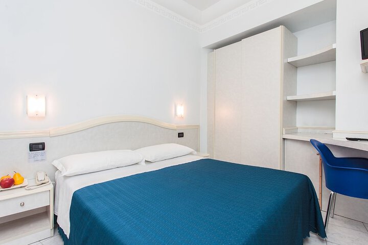 Room 5 of 31