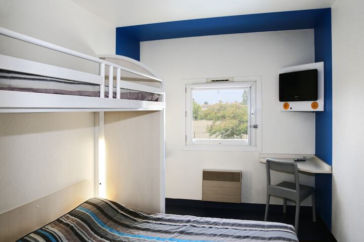 Room 4 of 48