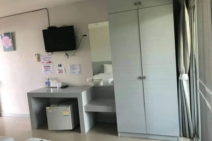Room 18 of 25