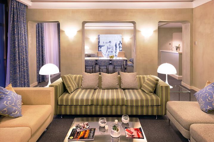 Room 4 of 42