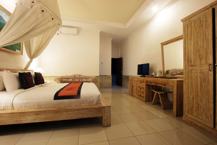 Room 44 of 213