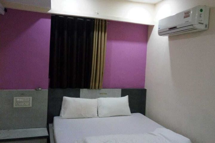 Room 6 of 11